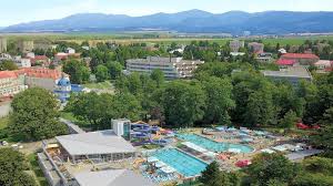 Ponúka nádherné ubytovanie v priestranných izbách, štúdiach a apartmánoch. Karte Spa Aquapark Spa Aquapark Turcianske Teplice Offizielle Seite