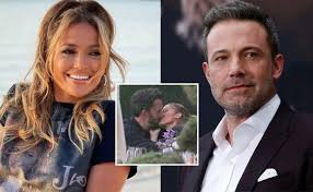 May 24, 2021 · jennifer lopez and ben affleck sure are heating up!. Ben Affleck Jennifer Lopez Share A Steamy Kiss