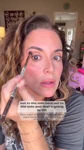 Easy Eyeshadow Techniques for Limited Vision: Master the Art of Adaptive  Makeup