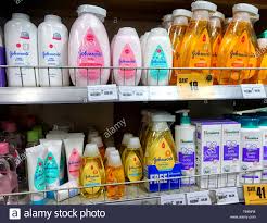 Welche produkte gibt es von johnson & johnson und wo kann man sie kaufen? Johnson Johnson Baby Shampoo Stockfotos Und Bilder Kaufen Alamy