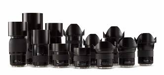 Colored contact lenses allow you to adapt your eye color and transform your whole look. H System Lenses