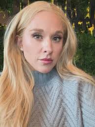 The Halloween look has me thinkin' I should be a wig girlie.