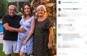 Ünlü şarkıcı bengü ile geçen yıl aşk yaşamaya başlayan selim selimoğlu; Doguma Gunler Kala Bengu Ye Aile Destegi Magazin Haberleri Instagram