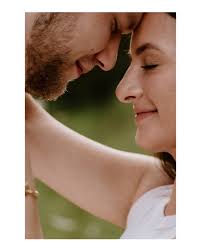 i couldn't wait any longer to share some of emily and cody's sweet  engagement session from a couple of weeks ago🤍 . . . . .  #nebraskaphotographer #nebraskaweddingphotographer  #nebraskaengagementphotographer #midwestphotographer ...