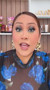 Maquillaje azul fácil para lucir elegante