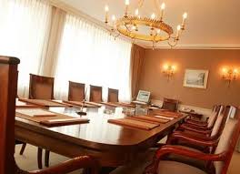 Over the course of more than two centuries, the swiss institution has discreetly tended to the assets of the very rich, led by a small crop of partners who form the most exclusive men. Pictet Cie Ivan Pictet Tritt Zuruck Manager Magazin