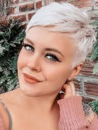 To avenge her mother's death, pixie masterminds a heist but must flee across ireland from gangsters, take on the patriarchy, and choose her own destiny. 25 Ucesy Ideas In 2021 Ucesy Kratke Vlasy Kratke Strihy Vlasov