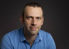 Nei, Nationaltheatret, man trenger ikke skamme seg over å ha vaskehjelp