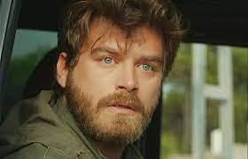 cesur looking at the boat exploding kivanc tatlitug kurt seyit and sura turkish actors