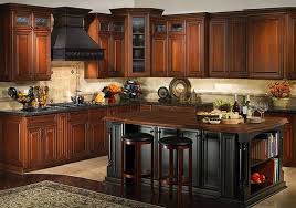 I Like The Contrast Of Brown And Black Cabinets Traditional Kitchen Design Kitchen Interior Cherry Cabinets Kitchen