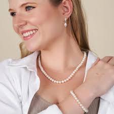 Amazon.com: Freshwater Pearl Necklace Set Includes Pearl Bracelet and Pearl  Earrings Gifts for Women Wife Wedding Birthday Anniversary Jewelry,  Girlfriend Her Mothers Day Gifts for Mom Women Valentines Day Christmas Day  Gifts,