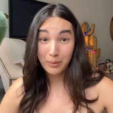 Hier verrät uns GNTM-Siegerin Alex Mariah Peter alles zu ihrer Brust-OP