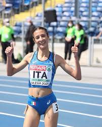 Klara lukan je na evropskem atletskem prvenstvu do 23 let, ki se danes končuje v tallinnu, v teku na 5000 m s časom 15:44,00 osvojila srebrno medaljo. Italiateam S Tweet 14 58 73 Standard Olimpico Seconda Italiana Di Sempre Nei 5000 Metri Nadia Battocletti Show A Nizza Italiateam Atleticaitalia Roadtotokyo Trendsmap