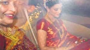Aishwarya Rai Wedding Video And Photos Real And Unseen Abhishek Bachch Wedding Advice Wedding Photos Bollywood Celebrities