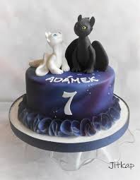 How To Train Your Dragon By Jitkap Dragon Birthday Cakes Dragon Cakes Toothless Cake