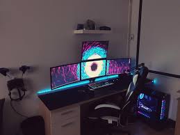 So i have this desk: My 4 Monitor Setup Its Super Hard To Find Good Wallpapers Battlestations