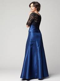 Ha un ruolo importante e a lei è richiesto un vestito ad hoc, che sia sobrio e. Phyllis Abito Da Cerimonia Lungo In Taffetta E Pizzo Per Mamma Sposa