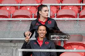 213 Leah Hair Stock Photos, High-Res Pictures, and Images