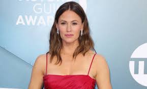 Find exclusive interviews, video clips, photos and more on entertainment tonight. Jennifer Garner Divides Fans With Unexpected Video As Bennifer Romance Heats Up Hello