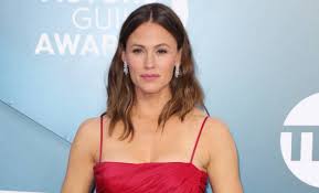Another sizzling american actress and model worked who was part of very few movies is jennifer garner. Jennifer Garner Divides Fans With Unexpected Video As Bennifer Romance Heats Up Hello