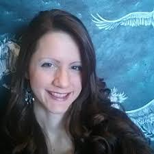 Stephanie Yates's Instagram, Twitter & Facebook