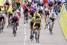 Gesamtrang vor zum gesamtsieg, um den er sich auf den letzten rennkilometern einen packenden kampf mit thibaut pinot lieferte. 2020 Criterium Du Dauphine Stage 1 Recap Can Anyone Stop The Wout Factor Road Bike Action