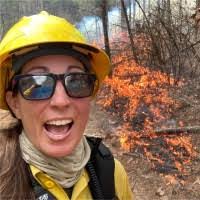 Jennifer Manis's Instagram, Twitter & Facebook