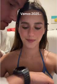 Y que este año lo logremos 😂😂😂…. #comedia #couple #fyp @karenafloresz