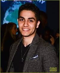 Aladdin' Cast Announced: Meet Mena Massoud & Naomi Scott!: Photo 3928450