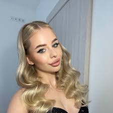 Kenia Lara (@omgkenia)