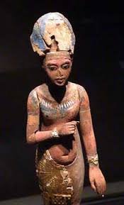 C'est la période des premières grandes civilisations qui se développèrent sur tous les continents et notamment autour du bassin de la mer méditerranée. Statuette En Bois D Akhenaton Amenophis Iv Xviiie Dynastie 1379 1362 Musee De Berlin Site Egypte Antique Egypte Ancienne Histoire Egyptienne Egypte