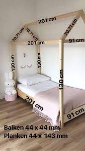 sans les pieds et par terre le matelas comme tu as dis diy toddler bed toddler rooms bedroom diy