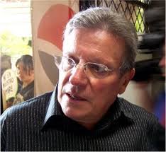 Sin pelos en la lengua... NO AL TLC: Rolando Araya renuncia al PLN