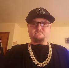 How to equip scorestreaks in Call of Duty zombies mode?