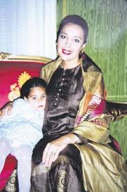 Son osmanlı halifesi abdülmecid'in torunu haydarabad nizamı mukarram bereket jah (84) ile 1990'da evlenip, 1994'te boşandı. Manolya Onur Ve Bereket Jah In Kizi Nilufer Jah In Miras Savasi Sinirlari Asti Takvim