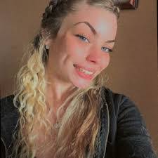 Leandra Castillo's Instagram, Twitter & Facebook