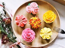 Cake decorating, chocolate, cakes, pastry, royal icing, cookie decorating. 10 Bakers In Singapore Where You Can Get Bespoke Cakes Desserts