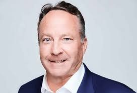 Scott Hendrix's Instagram, Twitter & Facebook