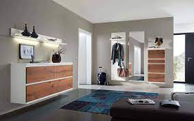 Eine elegant eingerichtete diele mit freundlicher atmosphäre beeindruckt ihren besuch bereits beim eintreten. Garderobe Rmw