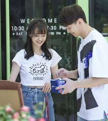 Cùng năm, trịnh sảng và trương hằng tham gia chương trình thực tế tình yêu của con gái, nhưng vào tháng 10, người dùng mạng phát hiện ra rằng trịnh sảng rao bán những món đồ đôi với trương hằng. TrÆ°Æ¡ng Háº±ng Xin Thua Fan Trá»‹nh Sáº£ng Ngoi Sao