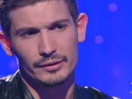 Pierdavide carone (roma, 30 giugno 1988) è un cantautore italiano, giunto al successo nel 2010 in seguito alla partecipazione alla nona edizione del talent show amici di maria de. Amici L Ex Concorrente Pierdavide Carone Malato Di Tumore Confessione