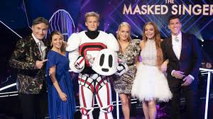 J'ai pris quelques cours de chant parce que je ne savais vraiment pas chanter, mais par contre on n'a pas eu de cours de danse. Lindsay Lohan Out As Judge On The Masked Singer Cq News