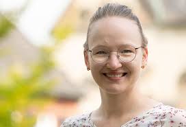 Jessica Denne's Instagram, Twitter & Facebook