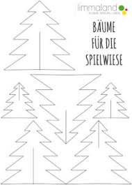 Ein nadelbaum, der in der weihnachtszeit als weihnachtsbaum benutzt wird. Baume Selber Basteln Tannenwald Zu Weihnachten