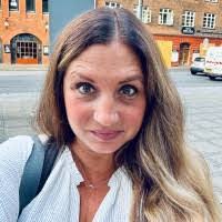 Stephanie Clift's Instagram, Twitter & Facebook