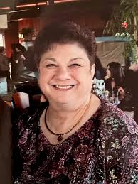 Linda Valenta's Instagram, Twitter & Facebook