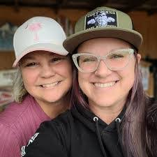 Laurie Barringer's Instagram, Twitter & Facebook