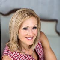 Elizabeth Trapani's Instagram, Twitter & Facebook