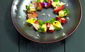 Homard Breton Confit Aux Aromes D Epices Tandoori Gnocchis De Pommes De Terre Creme Parfumee Au Citron Vert Par Cyril Lignac Recette Homard Breton Nourriture De Luxe Tandoori