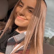 Hannah Buckner's Instagram, Twitter & Facebook